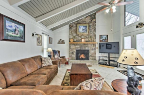 Gatlinburg Home Mountain Views and Indoor Hot Tub!